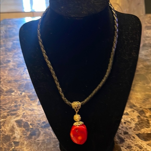 Elegant Red Pendant Necklace - Picture 1 of 3